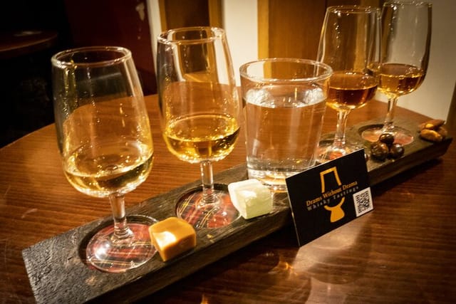 whisky-tasting-in-a-traditional-edinburgh-bar_1